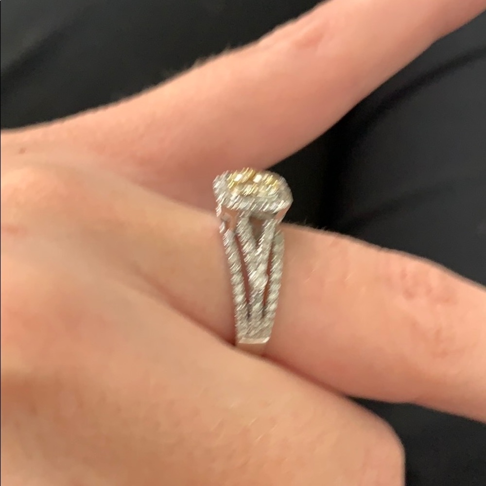 Yellow diamond ring!💍 - Picture 2 of 3